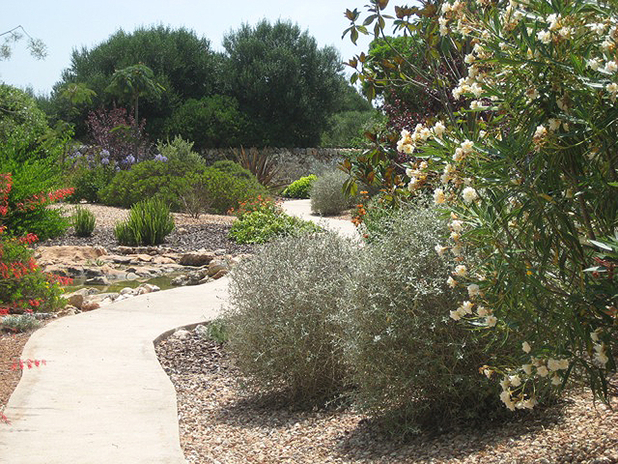 garden path hard landscaping